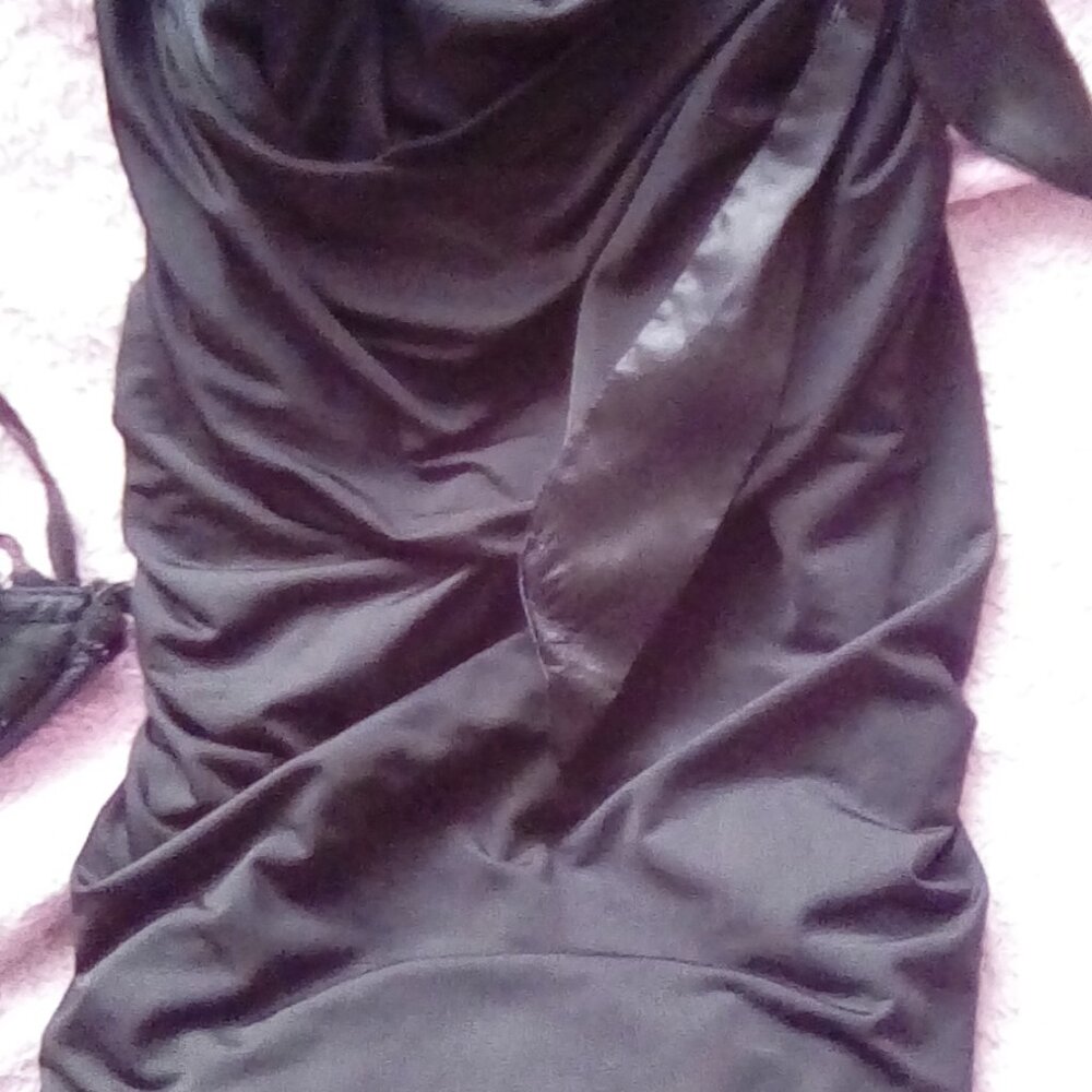 Sleeveless black top - Picture 3 of 5